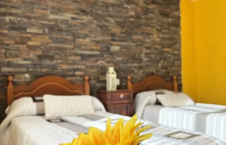 dormitorio con 2 camas