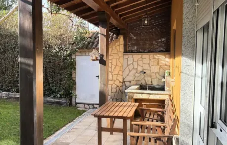 mesa en patio interior